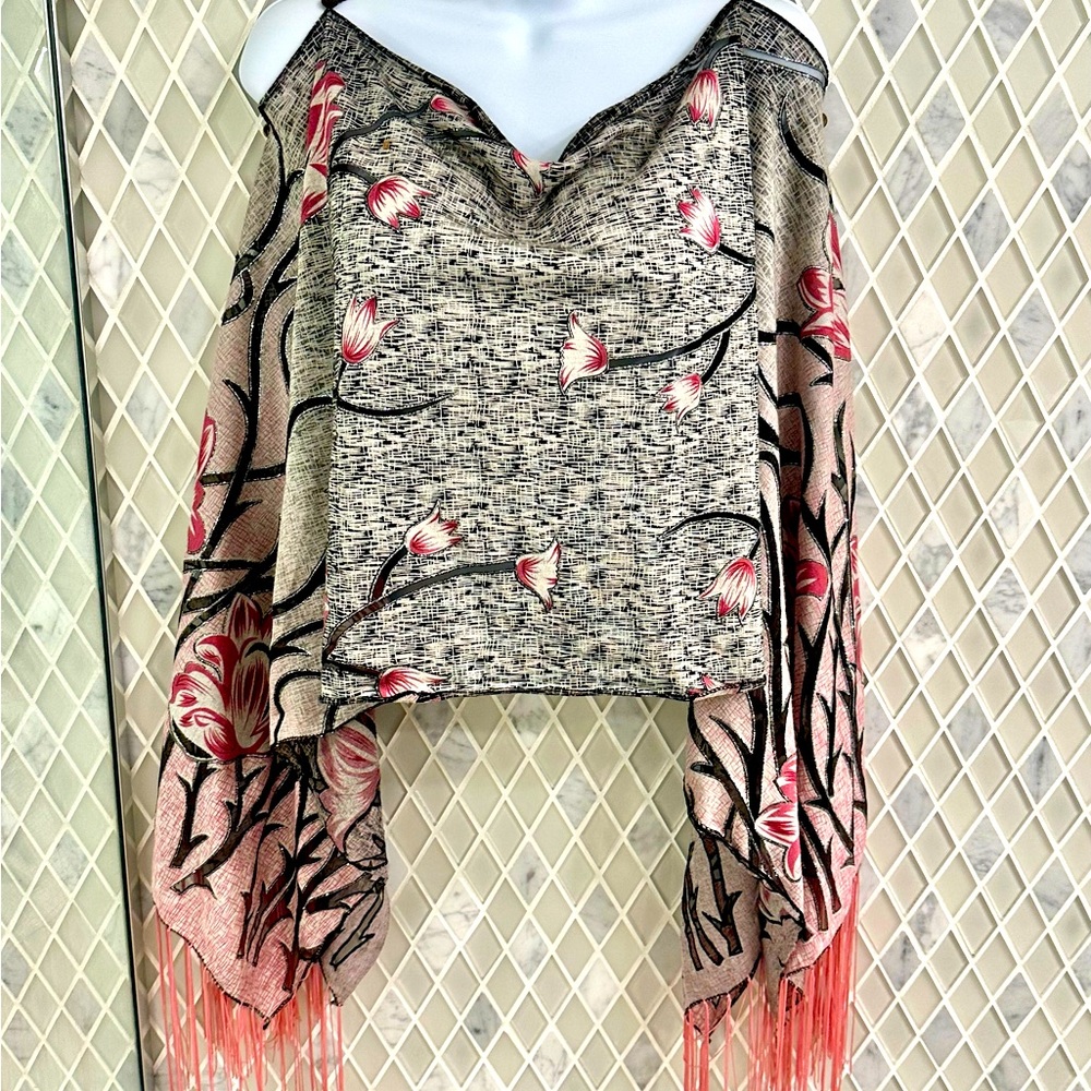 Classy fringe , short pinch top with silver metallic threading